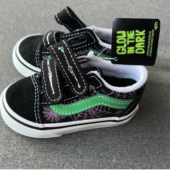 Vans Black and Green Low-Top Sneakers with Waffle Tread - Picture 4 of 5